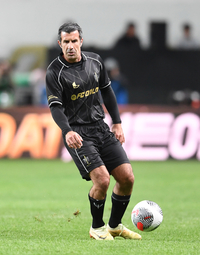 ‘돼지머리’ 날아든 피구부터 ‘단장 신변 위협’ 돈치치까지…해외 스포츠 충격 이적 사례 [SS시선집중]