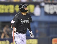 “투수들이 잘 막아줬다”…‘3안타’ 맹타 김현수, 마운드에 승리 공 돌렸다 [SS스타]