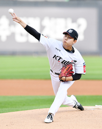 [포토]역투하는 KT 선발 소형준