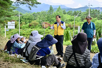 이병선 속초시장, 여름꽃 식재 현장 찾아 근로자 격려