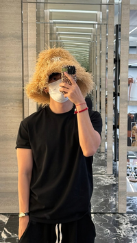방탄소년단 뷔, 이런다고 잘생김이 가려져요? [★SNS]