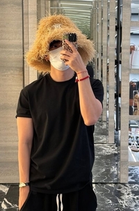 뷔가 하면 예술?…日 셀린느 매장 뒤집은 ‘누들햇’ 스타일링