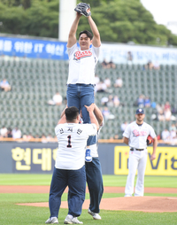 [포토] 김태우-신지민-유기중 ‘럭비는 시구도 남달라’