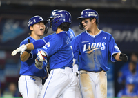 [포토]9회초 이재현의 만루 홈런으로 역전 성공한 삼성