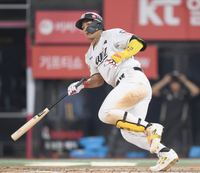 [포토] 안현민, 7회 깔끔한 안타