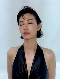 나나, 언뜻 언뜻 보이는 전신 타투의 흔적