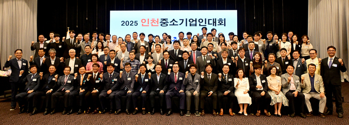 박근영 준컴퍼니 대표, '2025 인천 중소기업인 대회'...중소기업중앙회... - 뉴스 썸네일 이미지