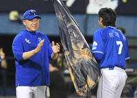 [포토]역전 만루 홈런 이재현 반기는 박진만 감독