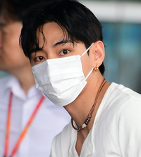 방탄소년단(BTS) 뷔, 눈에 보석이 박혀 있네! [포토]