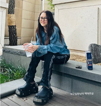 “54세 힙스터!”... 고현정,  데님 재킷과 플랫폼 슈즈로 완성한 힙한 패션