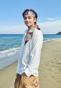 BTS 뷔의 넘사벽 클래스…메시·호날두 이어 ‘세계톱3’, 연예인 중엔 1위