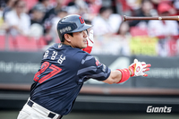 롯데 공동 2위 이끈 ‘결승타’→2안타 2타점 ‘맹활약’ 유강남 “비시즌 동안 잘 준비한 것 같다” [SS광주in]