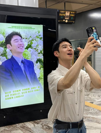 팬 이벤트 직접 찾은 이제훈, 생일 축하에 훈훈한 팬사랑 인증...“보고 싶고 감사해요”