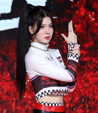 위치스(WITCHX) 루시아, 빵야! [포토]