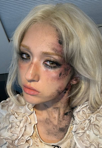 전소미, 신곡 ‘EXTRA’ 컴백 앞두고 강렬한 비주얼 공개!... “좀 아프네”