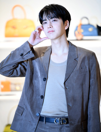 전지현, 파격 보디수트+청바지 ‘압도적 비주얼’