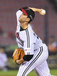 [포토]LG 유영찬, 키움전 1이닝 무실점으로 시즌 6세이브