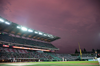 [포토] 폭우가 물들인 빠알간 하늘빛