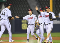 [포토]키움에 승리 거둔 LG