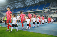 6년만 막 오른 국내 동아시안컵…‘개막전 4426명’ 관심도 떨어지고 접근성 불리+무더위까지, 흥행 ‘빨간불’[현장메모]