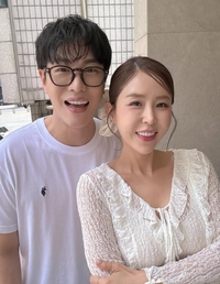 ‘결혼은 둘이 하는 것’…신지, 논란속 첫 심경 “피로감 드려 죄송”