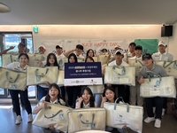 ‘아이유베개’ 받은 최경주재단 장학생들 꿀잠자겠네