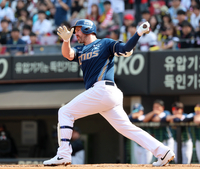 ‘홈런왕이 사라졌다’ NC, 데이비슨 갈비뼈 실금→회복에 ‘4~6주’…“대체선수 계획은 아직” [SS메디컬체크]