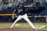 특급 외인 줄줄이-ABS 하향 조정-공인구 변화…KBO리그, 1년 만에 ‘투고타저’ 됐다 [전반기 결산]