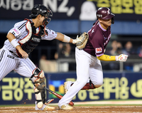 [포토]태그아웃 되는 키움 김건희