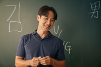 ‘사생활 논란’ 엄태웅, 초등학교 선생님 됐다…8월 ‘마지막 숙제’로 스크린 복귀 [공식]