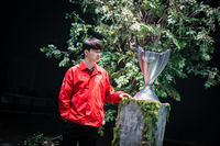 “실수가 많았다” ‘페이커’ 이상혁, 젠지전 아쉬움 속 다시 뛰는 ‘전설’의 각오 [SS스타]