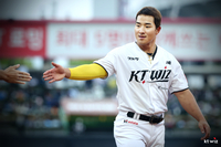 ‘평균 비거리’ 137ｍ→‘괴력 신예’ KT 안현민, 32년 만에 홈런더비 ‘신인 우승자’로 이름 올릴까 [SS시선집중]