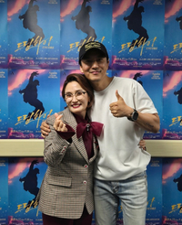 배우 김남길, 쇼뮤지컬 Again ‘드림하이’ 관람 후 박경림과 훈훈한 인증샷