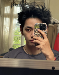 뷔, 장꾸미부터 섹시미까지 ‘파리서 국위선양 비주얼’ [★SNS]