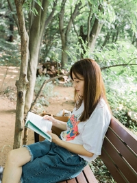 배우 한혜진, 싱그러운 공원에서 힐링··· “초록초록해”