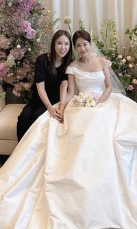 문원과의 결혼 발표로 한바탕 난리 치른 신지, “김준호-김지민 결혼 축하해!”