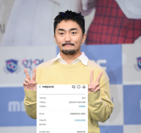 방송인 유병재, 취약계층 여성청소년 위해 1천만 원 기부…“칭찬해”
