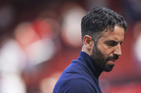 슬픈 일에 라이벌은 없다, 포르투갈 출신 맨유 아모링 감독 안필드 찾아 조타 추모