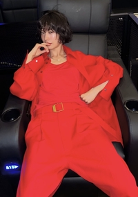 나나 인 레드, 아무나 소화할 수 없는 독보적 아우라