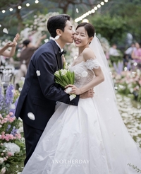 박하나, 뒤늦게 직접 공개하는 김태술과의 “영화 같던” 결혼식 사진