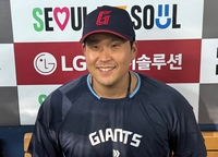 2안타 2타점 ‘맹타’→LG전 승리 이끈 유강남 “순위보다 매 경기 집중하는 것이 중요” [SS잠실in]