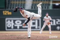 ‘LG전 5이닝 1실점’ 데이비슨, 5이닝 고비?…김태형 감독 “무너질 때 확 무너져, 멘탈 약한 편” [SS잠실in]