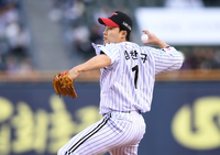 ‘5.2이닝 2실점’ 임찬규+‘결승 1타점 적시타’ 문보경...LG, 롯데 3-2로 제압 [SS잠실in]