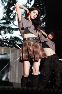 월드투어 나선 한소희, 일본서 제니 춤 췄다