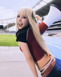 보아, 금발·피어싱·스모키까지…파격 그 자체