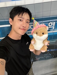 우즈 “‘드리우닝’ 역주행 행복, 몸 12개인 남자로 살겠다” ♥무즈와 소통