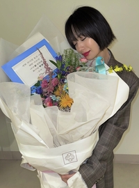 나나에게 보내는 ‘절친’ 수지의 응원, “전독시 천만 가자!”