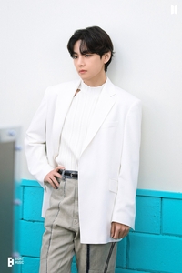 ‘시간 멈춘 비주얼’ BTS 뷔…4년전 청량·세련美는?