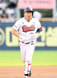 [포토]두산 양의지, 케이브에 이어 백투백 홈런 치고 유유히!