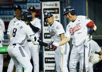 [포토]두산 케이브-양의지, 홈런 하이파이브